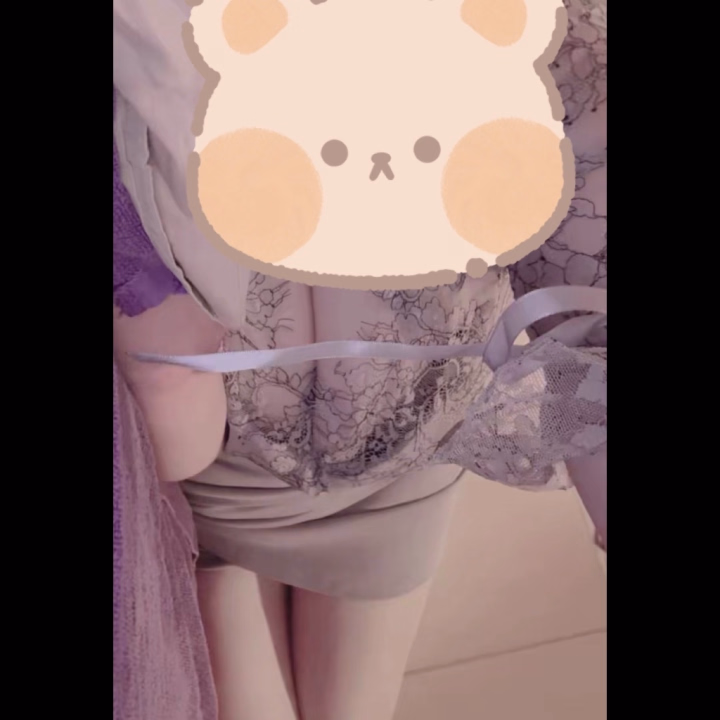 お昼の時間ってまったりだけど、
ちょっと甘えたくなる時間でもあるよね…？

一緒にゆる〜くイチャイチャしながら
癒されに来てくれたらうれしいな🤍

お昼ご飯何食べたかも教えて欲しいなぁ……☁*

午後もがんばれるように、
しえるが元気チャージするよ🫶

待ってるね〜💭