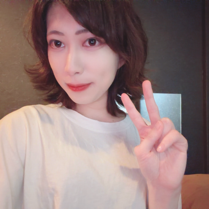 れいです❣️

6/4 21時半から90分で遊んでいただいたお兄様ありがとうございました♡

はじめお会いした瞬間に自己紹介で名前教えてもらったの初めてかも😳
Sさん来てくれてありがとうね😘

若くてめっちゃスポーツしてそうな体型で❣️
肩とか背中の筋肉がいい感じ💕
船舶関係のお仕事してるって聞いて納得😍

ベットでは最初イチャイチャしましたね🫶
途中からお兄様めっちゃ手と口であそこ責めてくれて……💕
結構早くイッちゃった💦
気持ちよかったよ〜〜

今度はうちがお兄様の🍌責めたらすぐイキそうってなったから、AFしましたね🍑
バックでいい感じに♡
途中から体勢起こしてロールスロイスみたいな体位でガン突きで奥当たって気持ちよかった🥰
最後はそのままフィニッシュ❣️

その後は、タバコ吸いながらお兄様のお仕事のお話しとかしましたね〜〜
まったりと楽しいひとときでした❤️

お話もプレイもとっても楽しくてまた会いたい🥰
またお仕事帰りにでも来てくれたらとっても嬉しい‼️
ありがとうございました❤️