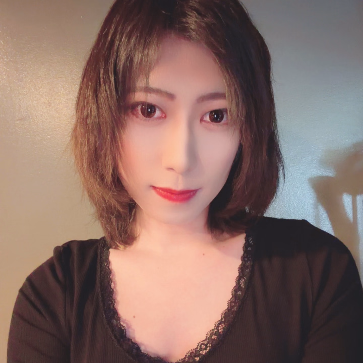 6/7 夕方来てくれた女装のお兄様ありがとうございました💕

ドアを開けるとびっくり😳
めっちゃエロい格好で‼️
はじめはお話ししましたね〜〜
お兄様少しお酒飲んでご機嫌で、とってもトークが弾む感じで🥰
キスしたり、お触りしたりしましたね❣️

シャワーでもイチャイチャ🥰
お互いビンビンだったね♡
ベットではお互い責め合いましたね〜〜💕
乳首が気持ちよさそうで、フェザータッチで触ると凄い声❣️
うちもフェラしてもらったりおしり舐めてもらったりいろいろ気持ちよかった✌️

おしりは逆アナしましたね🍑
とっても柔らかくて指で解す時点でもうトロトロ💕
だからすぐ入っちゃったね🍌
正常位でいっぱいしてとっても気持ちよさそうで😍

そして、いったんシャワー🚿
その後は時間あったから、イチャイチャして手と口でされて出しちゃった♡
まさか飲んでくれるとは思わなかったよ🥰

またお店に来てくださいね❣️
ありがとうございました‼️