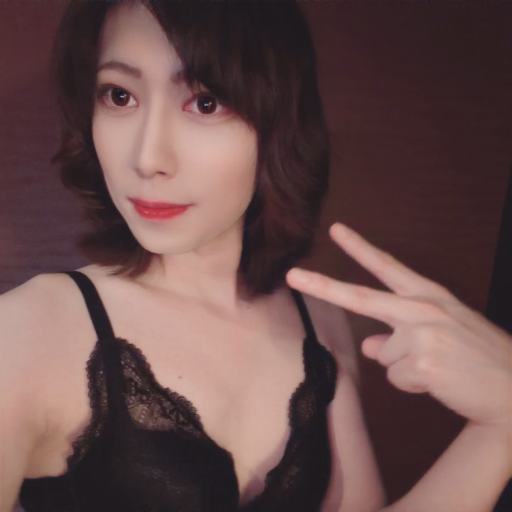 れいです🫶
出勤してますよ〜〜❣️

先程、14時前から60分コースで来てくれたお兄様ありがとうございました‼️

忙しい中来てくれてありがとう🫶
会えて嬉しいです♪

割とすぐシャワー入って、プレイめっちゃしましたね♡
ベットでははじめイチャイチャしていい感じ❣️
そうしたら、すぐ勃っちゃって🥰

そしておしりは逆アナ🍑 それも騎乗位❣️
乳首を手で責めながらずっとしてたね♡
とっても気持ちよさそうで、何回かドライでイッてくれた😳
おしりキュってするから凄いビックリ❣️

そして騎乗位で入れたまま、お兄様のあそこシコシコでフィニッシュ♡
お腹にめっちゃ出してくれた💕

その後は余った時間まったり添い寝しましたね☺️
短かったけど、楽しい時間でした❣️
これからお仕事って言ってましたね‼️
頑張って下さいね♪♪
ありがとうございました❣️