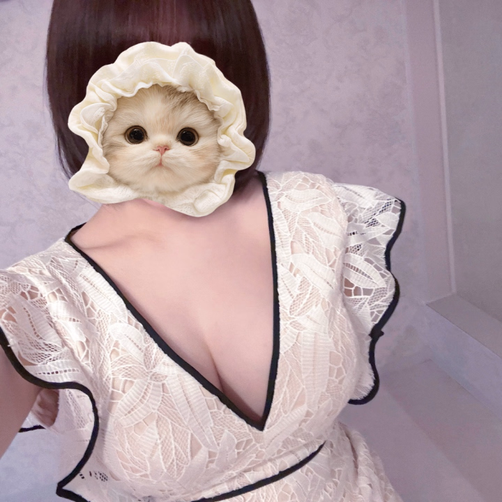 待機中に、セルフラブしてます

寂しいです

もう1回してもいいですか？🤍


なで🌸