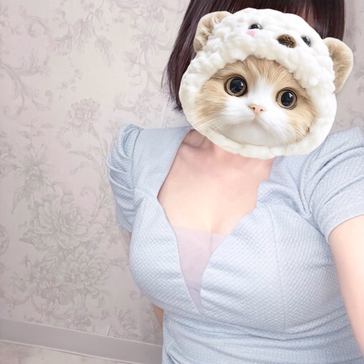 久しぶりに下着屋さんに行ったら、なんとHカップになっていました！♡

ブラのサイズがなかなかなくて、複雑な気持ちです！

今まで挑戦したことのない色を選んでみました🌃

今日つけてきたので、見に来てください⸜❤︎⸝‍

なで🌸