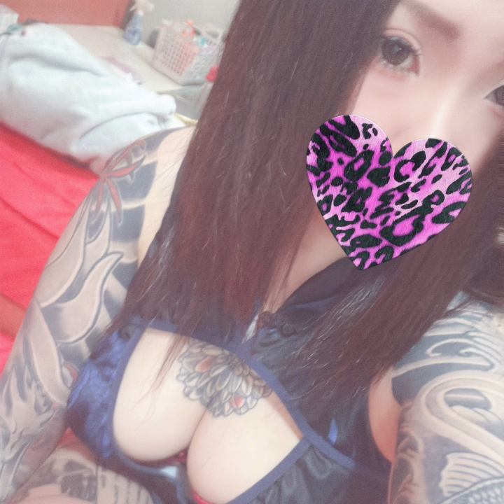明るい時間から
おにいさんといちゃいちゃして
ゆーっくり奥まで……🫣♡
焦らされるのも焦らすのも好きだったり🤫
ふたりで中も外もぜーんぶ
気持ちよくなろーね?💛
🦊Juri🦊