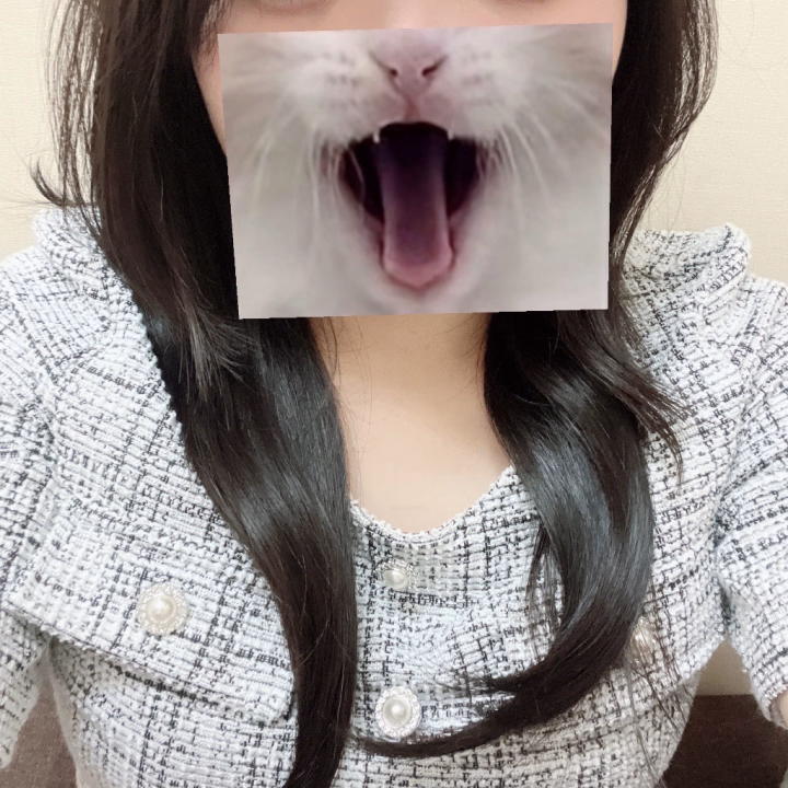 こんにちはー！りりすです🐾

今日も無事に出勤しております(*•̀ω•́ )ゝ✧

真昼間から会いにきてくれたお兄さまありがとうございました
時間って本当にあっという間ですね…
また会えるのを楽しみにしてます🥰

今日はね🎶新しいドレスで髪もくるくるにしてもらいました🎶
20時までいるのでよかったら見にきてください🥰

まってます👋🏻♡