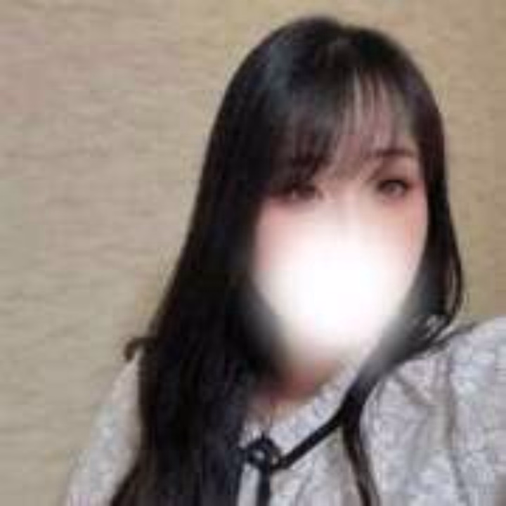 人肌って安心するのって
ちゃんと理由があるらしくて☺️

体温を感じると
リラックスするホルモンが出るみたいで…

だからぎゅってされたりすると
落ち着くんだなって思いました🥺

ななせも
そういう風に安心できる存在になれたらいいなって思ってます…♡