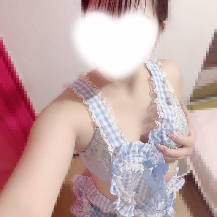 うさぎ🐰の衣装からエプロンにチェンジしました✨️✨️

こっちの衣装もエチエチなので
見に来てください😊😊

会いに来てくれるの待ってます！
その時はいっぱい🔞💕なことしよーね！
まだまだお誘い待ってます🍀*゜