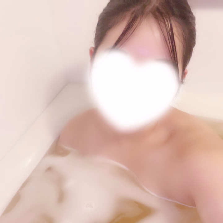 初めまして！｢みに｣です🐱💕

今日デビューです❣️
初めてで緊張してるんですけど、
お兄様たちといっぱい気持ちよくなりたいし、たくさん癒せるように頑張ります😉🔥

0時まで出勤してるのでたくさんお誘い待ってます☺️♡
みに🐱💕