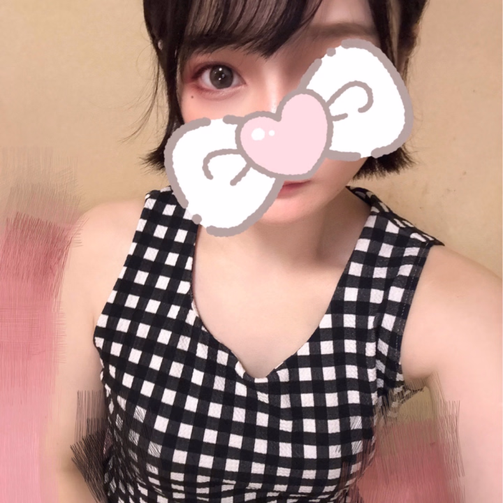こんにちは〜！
ちょっと肌寒い:( ;´꒳`;):
早く晴れるといいな〜！
明日は7-19で出勤いたします🎶