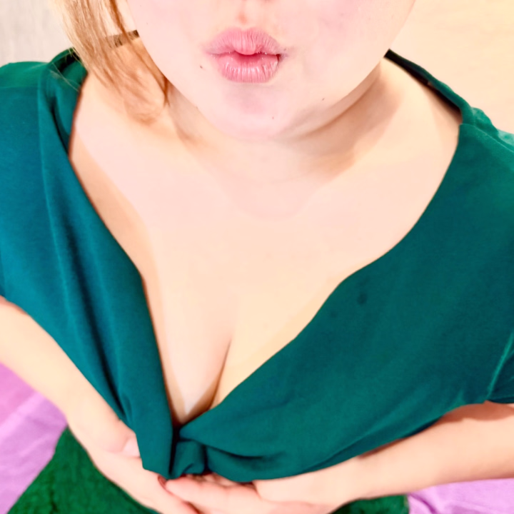 寒い日はくっつきたくなるよね？🐰🤍
ニコ、ぴたってする準備できてるよ...？笑
優しくぎゅってしてくれる人、待ってるね💓