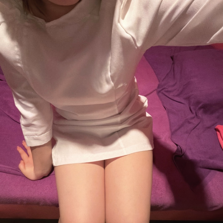 明日出勤になったよー‼️

今日はネイル変えて美容室も行ってきたんだー！髪も染めたけん、色落ちする前にれむに会いにきてね💕