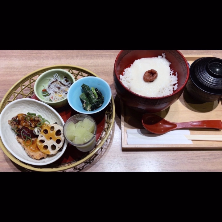 とろろ麦ご飯美味しい☺️
今すっごく悩んでて聞いてくれる？


来月3日間しか出勤出来なくて、横浜と土浦どっちを多くしようか悩んでるの😣
都合いい日トークで教えて〜😿😿