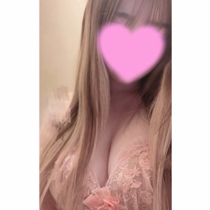久しぶりに会えるの楽しみでそわそわしてる🥺
21日から24日まで出勤だよ♡
優しく触れられるだけで溶けちゃいそうだから、
甘やかしに来てくれたら嬉しいな…🤍