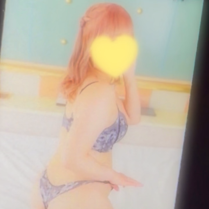 てんさんの出勤はゴールデンウィークは今日まででした🦖⸒⸒
ありがとう🤩‼️

フルーツパーティーしたりたくさん舐められたり（？）お寿司を食べたり服を買ってきてもらったり頭洗ってあげたり 仲良しさんたちのおかげで救われた〜〜😭🆘💦笑

だし、初めましてのおにいさんたちにもまたねって言って貰えたことが嬉しかったよー♩まってるね💕︎

5月の出没情報です

5/9 9-13
5/10 9-18
5/16 9-24
5/17 9-24

です💭
まだ未定ですが体調の都合で5月後半からおやすみをいただくかもなので、またお知らせします（20日くらいまで確定しないかもです💦）

このGWはつらいな〜と感じることが多くて、普通に3回くらい辞めようかなとか思ったけどもうちょっとだけ頑張ってみるので力を貸してくれると嬉しいです〜♩笑

5月半ばは最近会えてないおにいさんたちにもあえるといいな、会いたいと思ってくれることがわたしはいちばんうれしいです♡