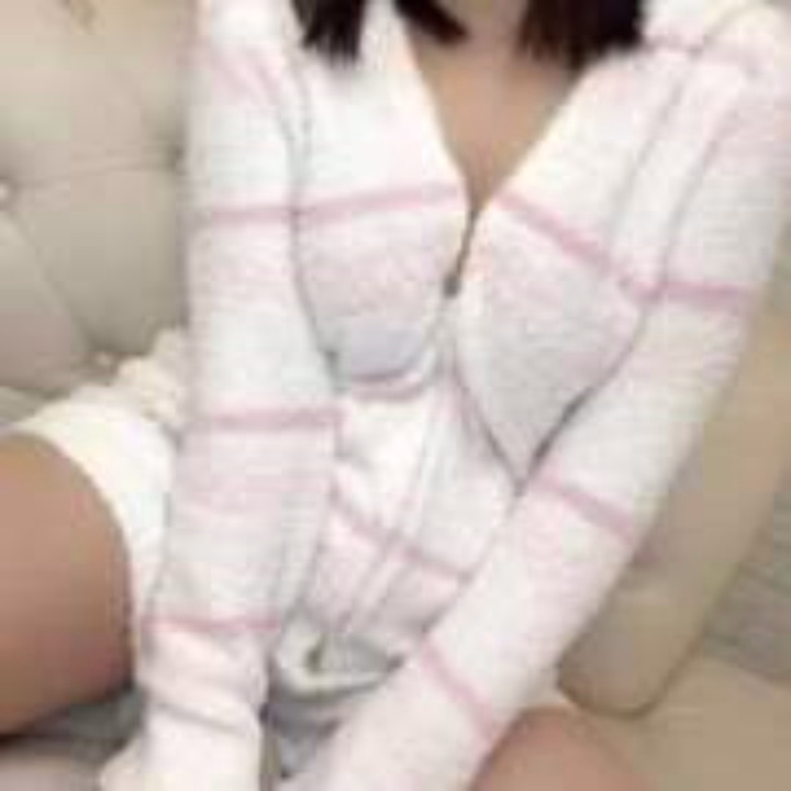 明日金曜日

出勤予定だったのですが

目の腫れと蕁麻疹が…！
これはいつもの体調を崩す前兆なので

明日はおやすみいただきました🙇‍♂️

絶対熱出るーやだー😭💦
ここ2週間環境変えたりしてたせいかな…
今日はお薬飲んで早く寝ます…


また来週元気にお会いしてください


季節の変わり目、自律神経の崩れやすい時期なので
紳士様も体調に気をつけて
お過ごしくださいね🌙* :ﾟ