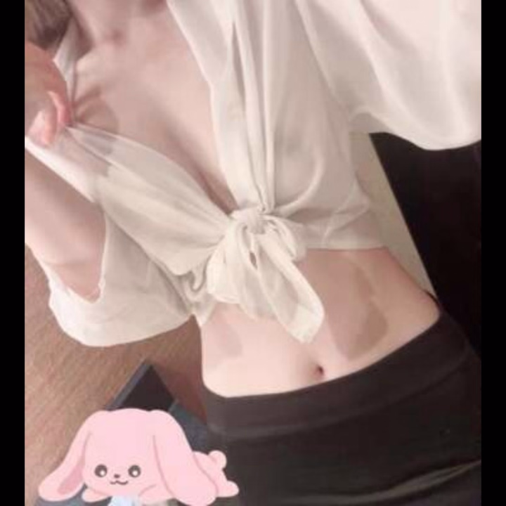今日も素敵な時間を
ありがとうございました✨️

お会いしていると時間が本当に
あっという間です🥲
もっと長い時間会いたい気持ちと
この物足りなさで次回も楽しみな気持ちが
降り混ざってる気がします♡

また次回も楽しみにしていますね！
このあとも頑張ってください✨️