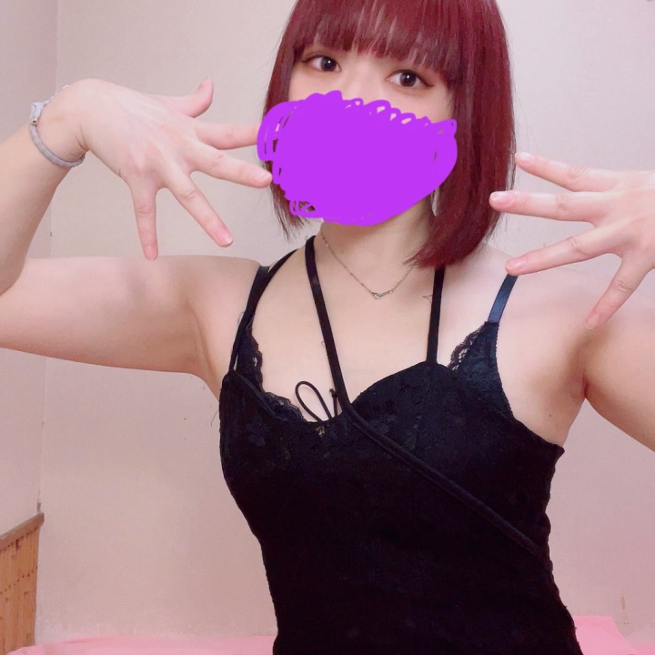 おはよです！

今日は紐がどうなってるかよくわからない装いです。

昨日に続いて出勤なり！
9時までだもーん