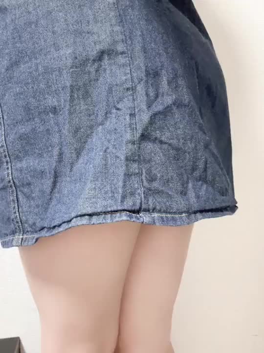 お尻って保湿すると
効果がめちゃくちゃ発揮される✨
って言うのをネットで見てから
よく保湿してます🥰
確かにサラサラになった気がします💭💕
でもお尻にクリーム塗ってる姿
すごくシュールなんだろなって
1人で面白くなっちゃう🤣💓
お尻保湿，オススメです🤭
お尻もいい大きさって褒められて嬉しい🥰