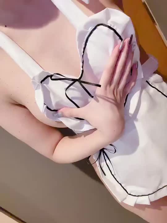 裸エプロンって、、
実際することあるのかな💭
こんな女の子が家で待ってたら
最高だよね💖
変わらずコスプレオプションは
お気に入りです🥰
普段は白い服って膨張して見えるから
あまり気ないんだけど
エプロンは白に限るよね🤍
​​​​​​​2時まで出勤中✨