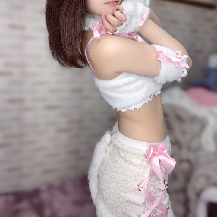 こんばんは、こいのです🎀

先ほど7月前半の予定を更新させていただきましたが、明日は【7:00〜14:00】で出勤予定です！

今日もあいにくのお天気ですね🥲

雨で気分もじとじとඉ  ඉ☔️

台風予報で少し心配ですが、こいのは負けずに元気いっぱい頑張ります💪✨

もし会いに来てくださるお兄さんがいらっしゃいましたら、どうか足元には十分気をつけてお越しくださいね🍀

明日お会いできるのを楽しみにお待ちしています♡

🎀五反田こいの 水戸いぶ🎀