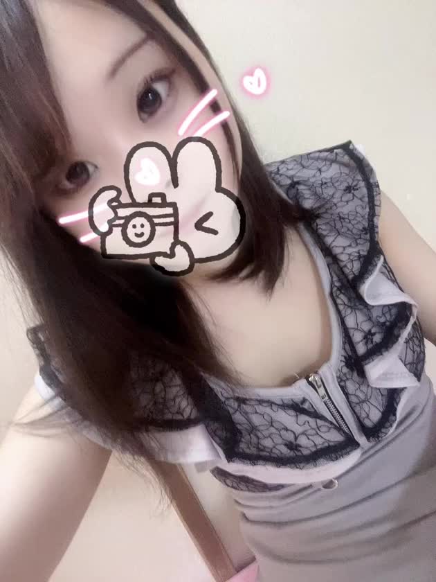 おはようございます♡
改めて、こいのです🎀

無事お店に到着して、元気に出勤してます♡

朝のひんやりした空気でちょっと目も覚めて、なんだかいいスタートかも☁️
まだ少し肌寒いから、ぬくぬくしに来てくれたら嬉しいな…？🥺

まったりスタートになりそうなので、ゆっくり一緒に過ごせたらいいなって思ってます🎶

今日もこいのと、素敵な時間過ごそっ🫶

🎀五反田こいの 水戸いぶ🎀