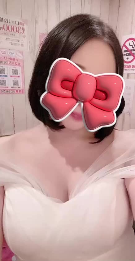 急遽出勤したよ〜♡

新しいドレス👗𓈒𓂂𓏸

あいにきてね〜✨