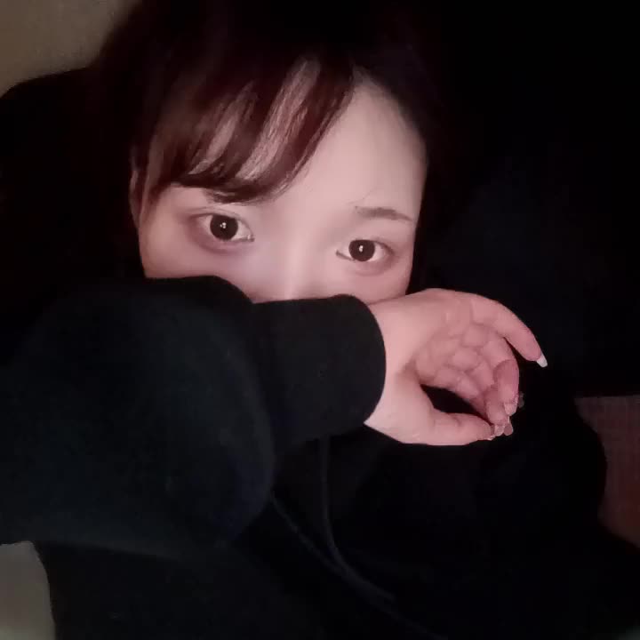 みおなです🐱

今日と明日出勤してます！

いつもより少し早めの時間なので顔がいつもより眠ため😪

よろしくお願いします🙏