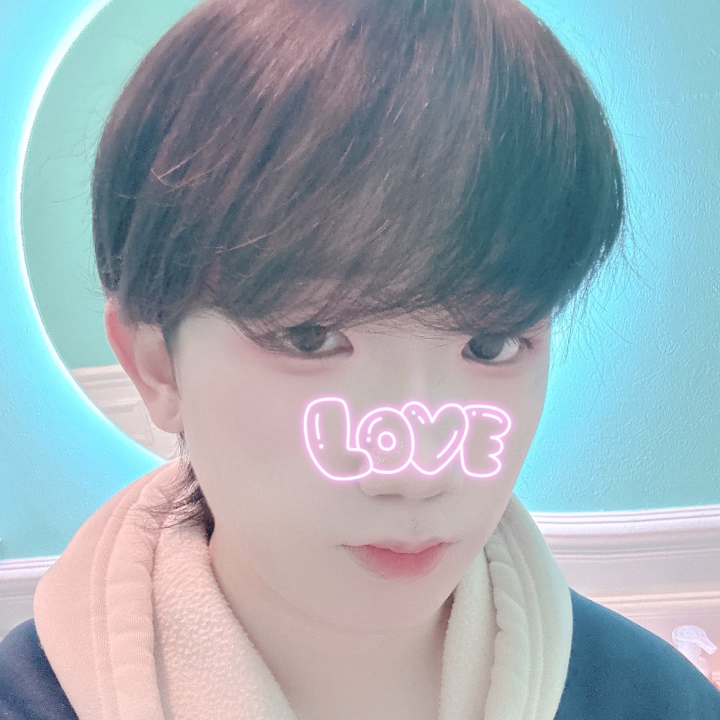 出勤しました✨️

今日もお会いできるの楽しみにしてます🥰

ライブもオンラインにしてるので見にきてください⊂(*´꒳`*)⊃