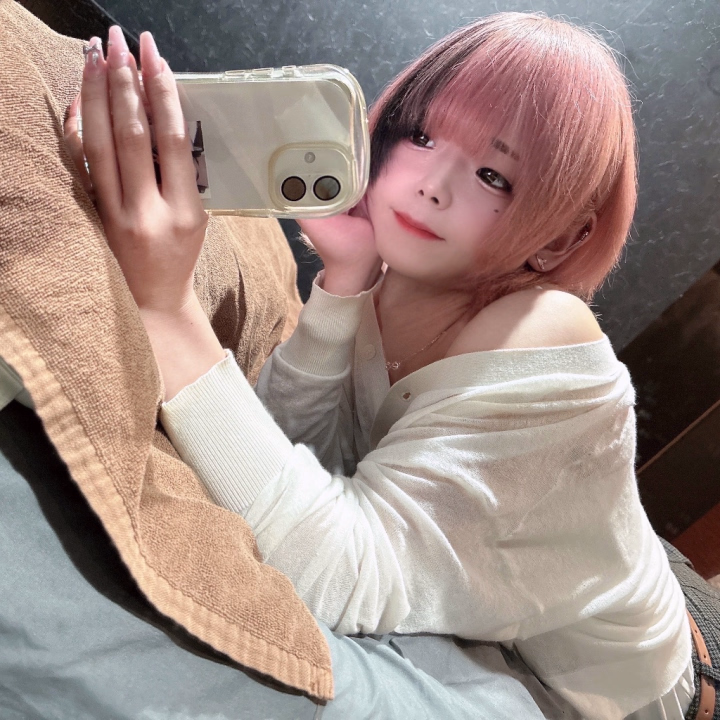ねむと一緒にゴロゴロしよ〜😚💕