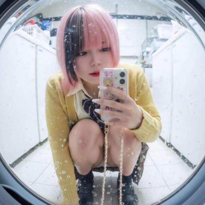 ヒョコっとAI加工💓
何か見えちゃってる？👀💕