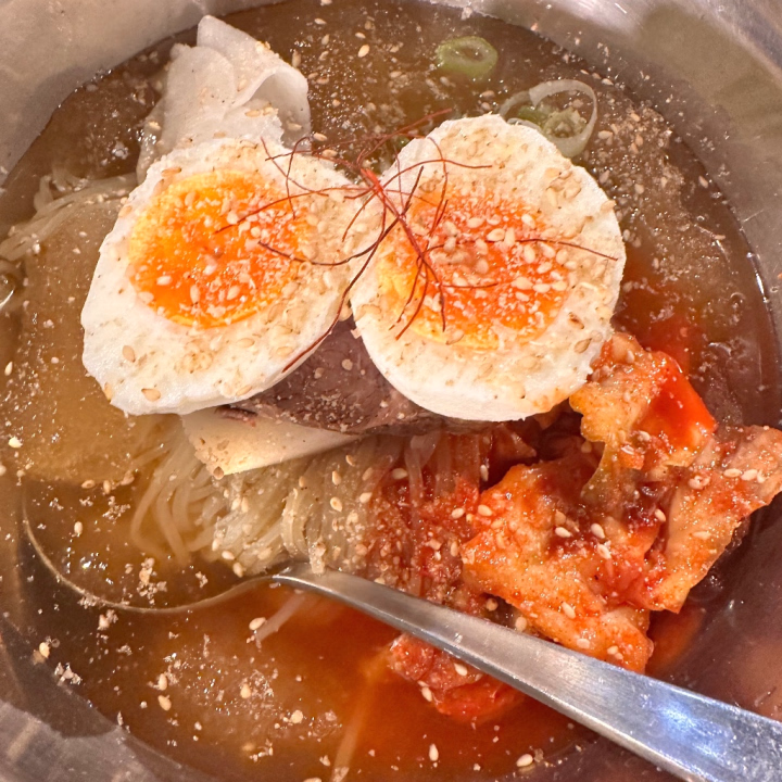 美味しい焼肉と冷麺食べたいなぁ笑
お腹すいたあ💕

次の出勤来週の木曜らへんかな？
事前予約してねっ！
最近会えてないお兄様達！
みちか寂しいよ？🥲🥲