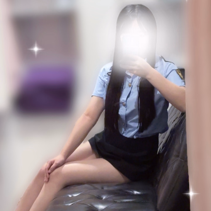 こんにちは!こむぎです!
今日はめずらしく3号館にいます🌟
いつもと違うからちょっとそわそわする🥺💞
それとハロウィンイベントでポリス着てるよ👮🏻
捕まえられたいお兄さんお待ちしてます❤︎
こむぎ