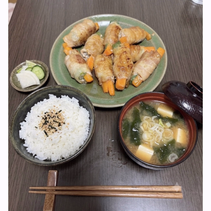 いいお嫁さんになれるかな🥰

この間豚バラにオクラと人参🥕巻き巻きしたおかず作りました🍳

実はみかん
薄味が好きなので…
実際食べたら味付け薄？！😂ってなるかも

健康的にはいいのかな…🤔💭？