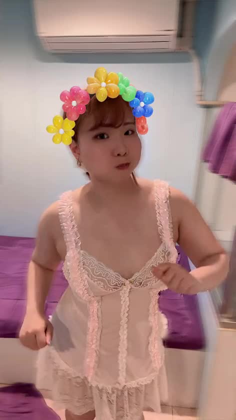 腰振りダンス💃

こんにちは！みかん🍊です
ŧ‹”ŧ‹”( ‘ч’ )ŧ‹”ŧ‹”

みかん退勤しました〜🍊✨

今日は朝から早起きできて、なんだか1日ずっと気分ルンルンでした☺️☀️

早起きすると少し得した気分になりますね🥺

会いに来てくださったお兄様方、ありがとうございました💕

今日はゆっくり休んで、また次の出勤に向けて元気チャージします🌙✨

お姉さんがえろい腰振りダンスしてたので、うろ覚えで動画撮ったら…

別な感じの動画になっちゃいました😂😂

今度大人っぽく撮り直す予定です📸
