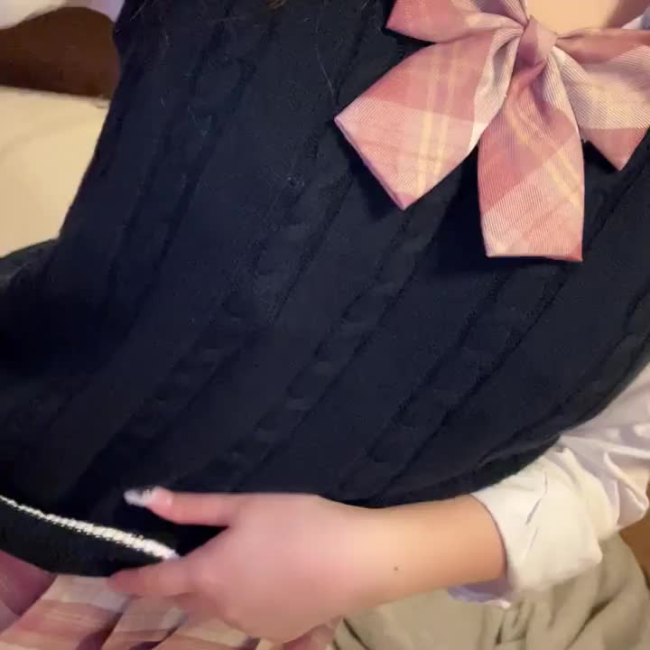 清楚な制服の中は、、、💖

優等生からこうやって誘われたらお兄様は断れないよね、？🤭