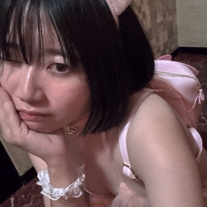 お客様から猫のコスチューム頂いた時の自撮りです💕