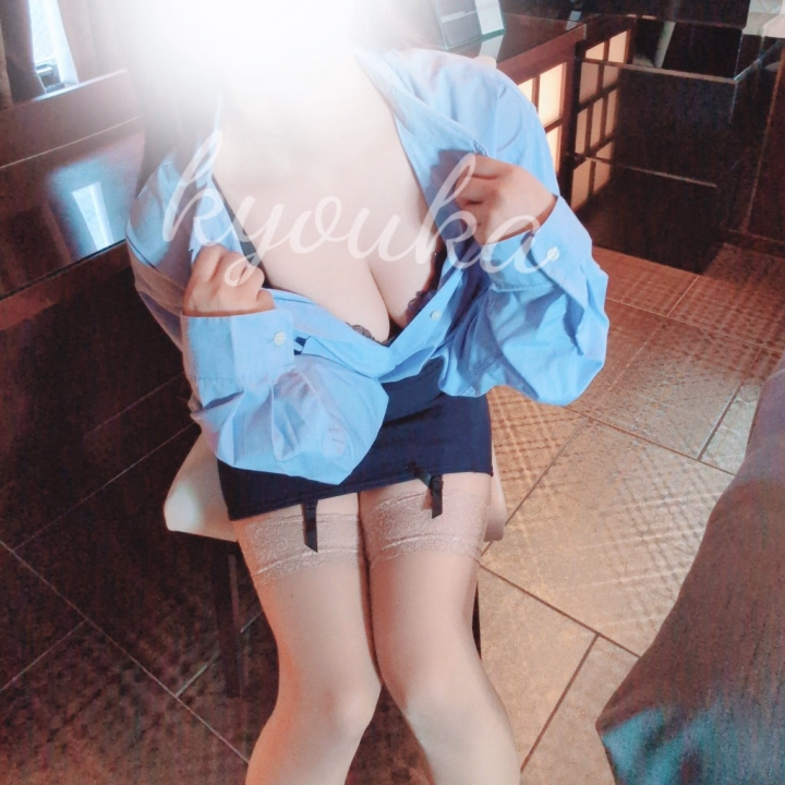 おはようございます☀️

昨日に続き本日も

吉原出勤します✨



あいにくのお天気ですが

外出の際はお足元気をつけてね💦



一緒にぬるいちゃ楽しい時間が

過ごせますように🍀




kyouka🩷