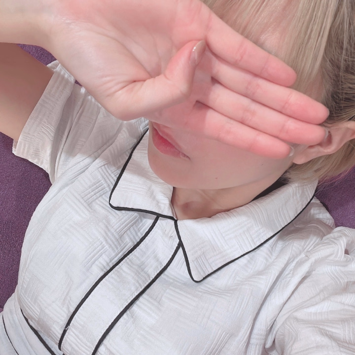 せいなの事をもっと知ってもらいたい！

という事で自己紹介をさせてください💕


せいな❤︎  九州生まれの今年28歳です❤︎


性格は
寂しがり屋さん🥺❤️
めっちゃ優しいねって言われます🥺

相手が喜んでくれると
せいなも2倍嬉しくなるタイプです🥰
寂しがり屋でかまって尽くしタイプかな🥰

得意な事は
お料理とフッ軽なアクティブな所です🥺👌🏻

得意料理は
肉じゃがとか家庭料理〜イタリア料理まで
幅広く🍳


休日は
食べることと温泉が大好きなので
グルメ調査したり、旅行に行くのが楽しみ🥰


読書、魚釣り、ドライブ〜
気になる事はなんでもやりたいチャレンジしたい好奇心はいつも旺盛です🥰


気になる方はたくさんイチャイチャしてから
お話しましょうね❤︎


もちろんエッ◯な事大好き笑
お兄様の前で豹変しちゃうせいなを
たくさん見てほしいなあ❤︎恥

寂しがり屋さんでもあるから
毎晩寂しくてひとりで、、、❤︎


お兄様のこともたくさん教えて欲しいな❤︎
フォローお待ちしてます❤︎


せいな