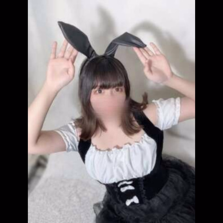 お題：ガッツリ食べたいときは何食べる？に回答♪
 
最近食べることに時間を割かなくなって
好きなご飯とか聞かれても
何も思い浮かばなくなってしまった😢
結構、真剣な悩みです🫩笑
 
食べるのだーいすき！なときは
お刺身柵のまま食べたりしてた🫢

お兄様は、なにがすき？😽

りりあ🐰