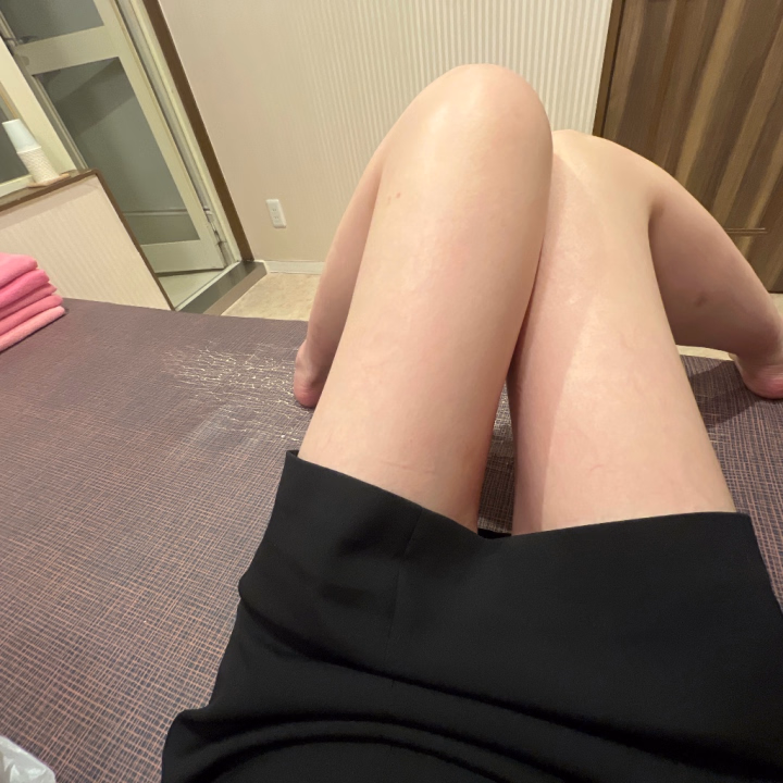 おはよぉー(((o(*ﾟ▽ﾟ*)o)))

今日も元気に出勤しております🤗♡

昨日さ、結び昆布の佃煮？
食べすぎたのか、夜中腹痛で目が覚めました✊笑笑

エロエロ全開でっ
お待ちしております😍