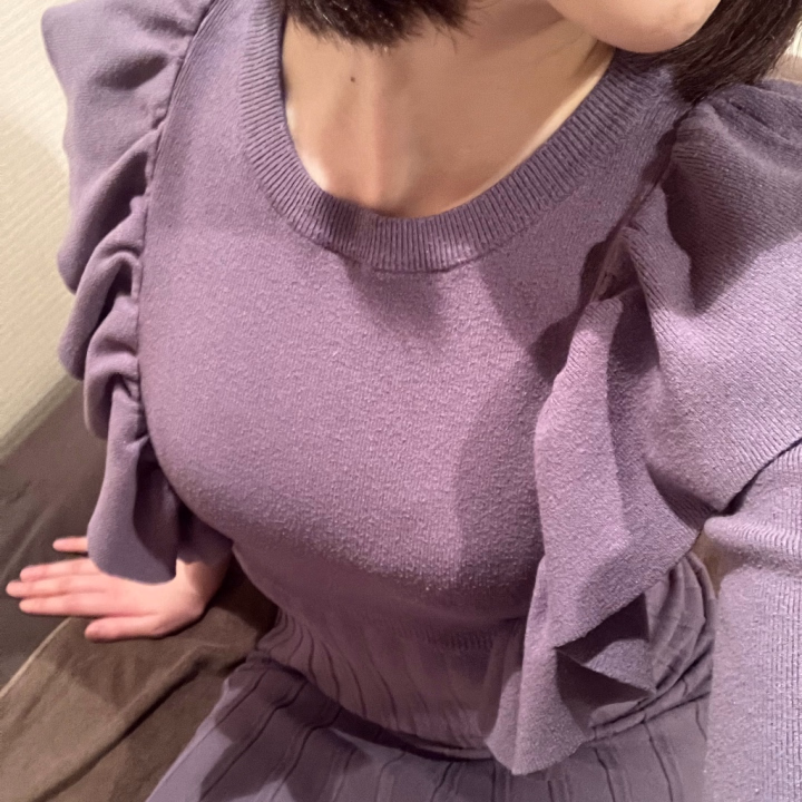こんばんは！ひなたです！
今日もお外は暑いですね💦
ひなは日傘が手放せないです🤭
お部屋を涼しくして、お兄様をお待ちしています🥰
本日17時より出勤しております✨
