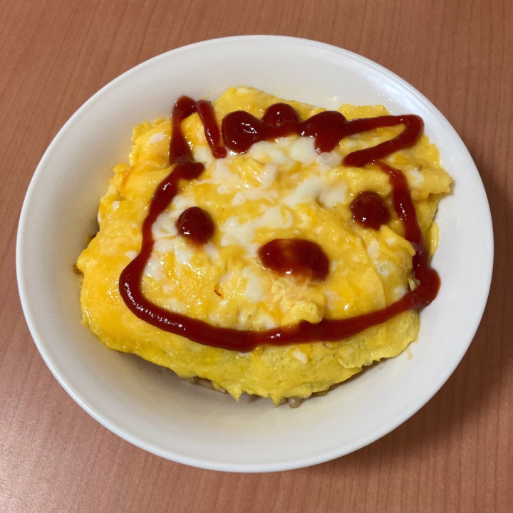こんばんは！ひなたです！
ひなは最近お料理にハマっていて、昨日はオム焼きそばを作りました🥰
ケチャップで描いたのは、ひなの大好きなキャラクターです🤭
一体なんのキャラクターでしょうか？💕
答えが気になるお兄様は、ぜひひなに会いに来てね🫶
本日17時より出勤しております✨