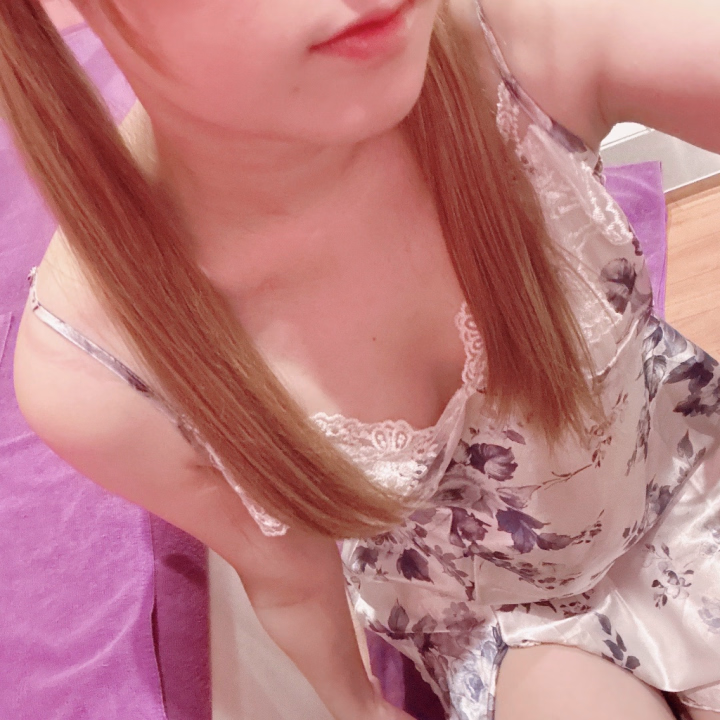出勤しました〜❣️
曇ってたけど晴れてよかった☀️.°
今日はツインテールでお兄様達を待ってます🎀


🌸さくらこ🌸