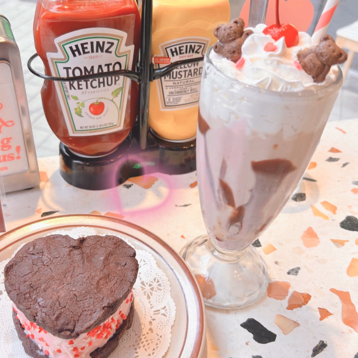 まりなです✨️

私の休日は美味しいものを食べに行くことです🍩🍪🍨 

6月ももうすぐ終わっちゃいますね☂️
もうすぐ暑い夏が来るね☀️汗かいてしまう...
水分しっかりとって行きましょ💪
今月もまだ出勤の予定です🔥