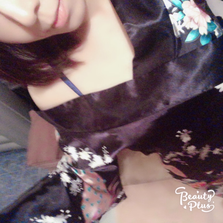 今日もありがとうございました😊
次回6/22
14時から出勤します(*^^*)
タイミング合うお客様
お誘いお待ちしております♡
おやすみなさい♥️