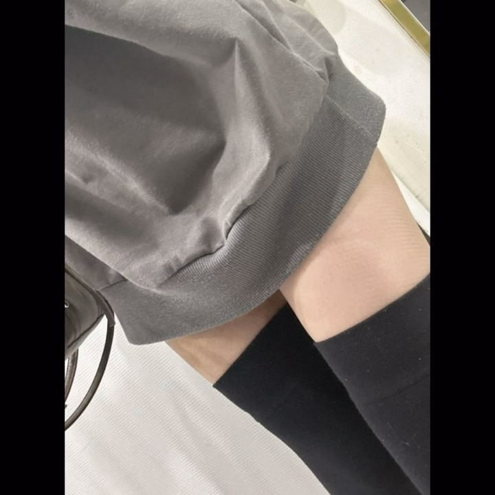 ＼06/14-15にかけてのお礼日記／

日記更新遅くなっちゃってごめんなさい！！家帰ってめっちゃ寝てました、、
夜いてたのー！雨一瞬で上がってうれしかたー！もう天気崩れてほしくないよぅ
今日も会いに来てくれてありがと！



〇205号室のお兄様(60分)

「さわられたくない場所ない？」「痛くない？」って何回も聞いてくれて優しさ感じた( ; ; )

私のことも気持ちよくしてくれてありがと！可愛いってたくさん言ってくれたー！うれしすぎなの

iQOS私も買ってみよかな、、また色々教えてね！！


〇本指名の302号室のお兄様(75分)

前回から1週間しか経ってないのにまた来てくれた( * ॑꒳ ॑*)会えてうれしい、、

相変わらず甘やかし上手で、ホテルでも言ったけど、どっちが癒されてるかわかんない笑笑

たくさんよしよししてくれてありがと、お兄様の前なら心置きなく甘えれるし、安心する


〇401号室のお兄様(60分)

銀魂好きのお兄様！近藤さんのストラップすぐ気づいたよ？！銀魂愛なら絶対負けんから！

めちゃくちゃ気持ちいって言ってくれたのうれしい！にこにこしちゃうよね