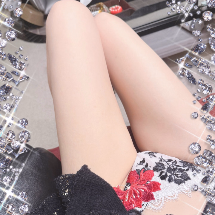 姫路も梅雨入りしたのかなー

今日ずっと雨降ってます〜

雨のせいで他の予定がなくなったお兄さんも待ってますね💋
