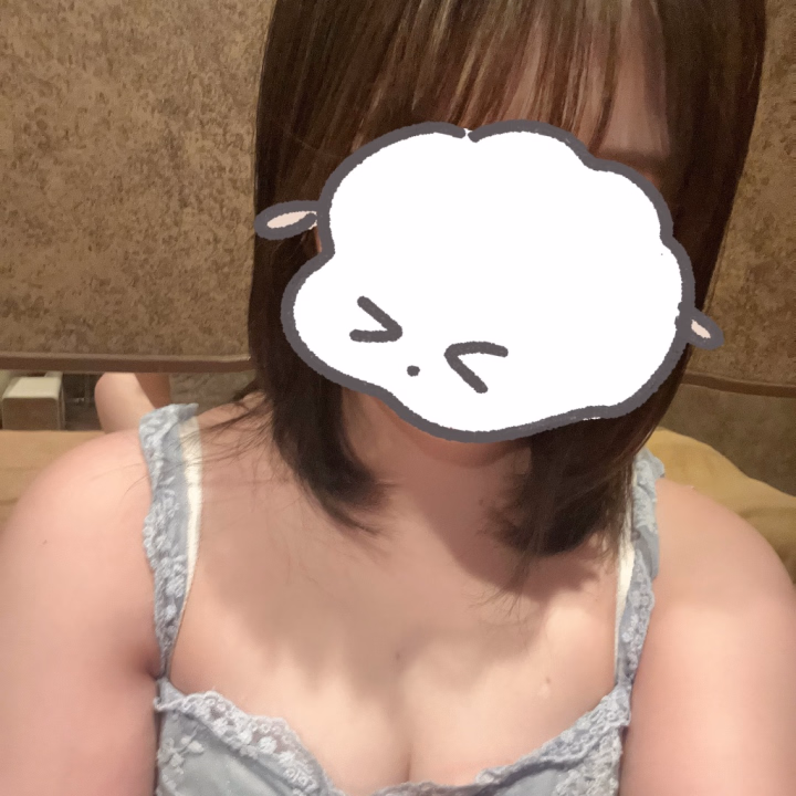 こんばんは！つむです🐹🌻
連絡遅くなってごめんなさい( > <。)💦

体調もだいぶ良くなって、昨日から出勤してます！✨
今日は17:30~24:00います🫧
お仕事終わりのお兄さんお待ちしてます🌟

昨日は出勤してすぐ本指さんが会いに来てくれて、「体調大丈夫？」って心配してくれて本当に嬉しかったです😭💓

いつも差し入れ持ってきてくれたり、会いに来てくれたり本当にありがとうございます🥹✨

お誕生日何欲しい？って聞いてくれたけど、つむは会いに来てくれるだけで十分嬉しいです꒰՞⸝⸝ʚ̴̶̷̷ · ʚ̴̶̷̷⸝⸝՞꒱💕

お誕生日前日の29日まで体調崩さないように頑張るので、会いに来てくれたら嬉しいです🥺🫶