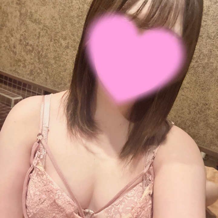 こんばんは！つむです🐹🌻

体調も回復して、久しぶりに出勤してます🥹✨
ご心配おかけしました💦

今日は17:00〜24:00までお店にいます！

今月は土日の出勤が少なめなので、
「会いたいな〜」って思ってくれてるお兄さんがいたら今日ぜひ遊びに来てくれたら嬉しいです🥰

1週間頑張った疲れを癒しに来てくださいね🫧

ご予約・ご連絡お待ちしてます💌🌷