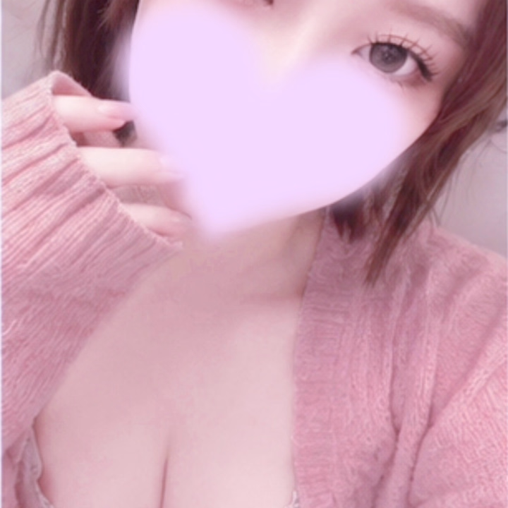 ♡🍇 実りの秋🍇♡


秋といえば、ぶどうや梨、柿など美味しい果実がたくさん実る季節ですね♡

私は最近シャインマスカットにハマっていて、一房1000円を切っていたら買うというMyルールを実行中です🫡🍇💚

たわわに実った果実みたいに、私のこともお兄さんにたっぷり知って、魅力を感じてもらえたら嬉しいな…😳♡

実は最近、もっと自分に自信を持てるようになりたくて、バストケアを頑張っているんです💗

毎日のケアを大切にしながら、少しずつ理想の自分に近づけたらいいなって思っています♡

最近、確実にちょっと大きく育ってきてる気がする……🤭お兄さんが育ててくれてるおかげかな？♡

これからもどんなふうに変わっていけるのか、自分でもちょっぴり楽しみだったりします…🥰

今の私の魅力も、これからもっと磨いていく私のことも、温かく見守ってくれたら嬉しいな♡

写真だけでは伝わらない魅力もあると思うので、ぜひ会いに来て確かめてみませんか？♡

旬の果実よりも、ずーーーっと甘くて濃厚な時間を一緒に過ごせたら嬉しいです…🍇💕

お兄さんに会えるのを楽しみに待っていますね♡
