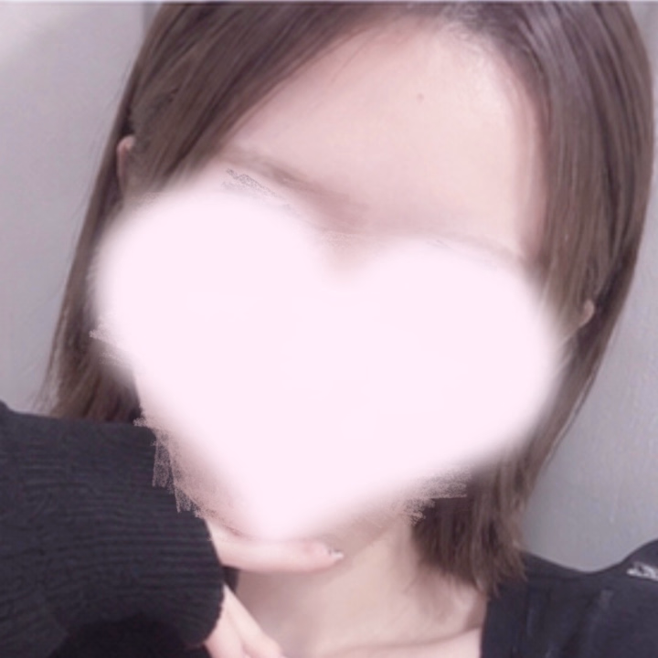 最近、旅行に向けてダイエットを頑張ってます！

私、普段は結構食べられるタイプで、たぶん無限に食べられるんじゃないかってくらい食欲旺盛なの😹💗

美味しいものを食べるのが大好きだから、旅行先でもあれ食べたい、これ食べたいってなっちゃうのは目に見えてる。笑

なので最近は、一人でいるときは豆乳とか飲むヨーグルトで済ませたりして、ちょっとだけ調整中🥛✨

せっかく旅行に行くなら、カロリーを気にして我慢するより、食べたいものを思いっきり食べて楽しみたいもんね！

美味しいものをたくさん食べて、綺麗な景色を見て、旅行を全力で満喫するために今は頑張る期間です🤍

旅行中はダイエットのことはいったん忘れて、思いっきり楽しむぞ〜！😽💕

みんなのおすすめの旅行グルメもあったら教えてね♡